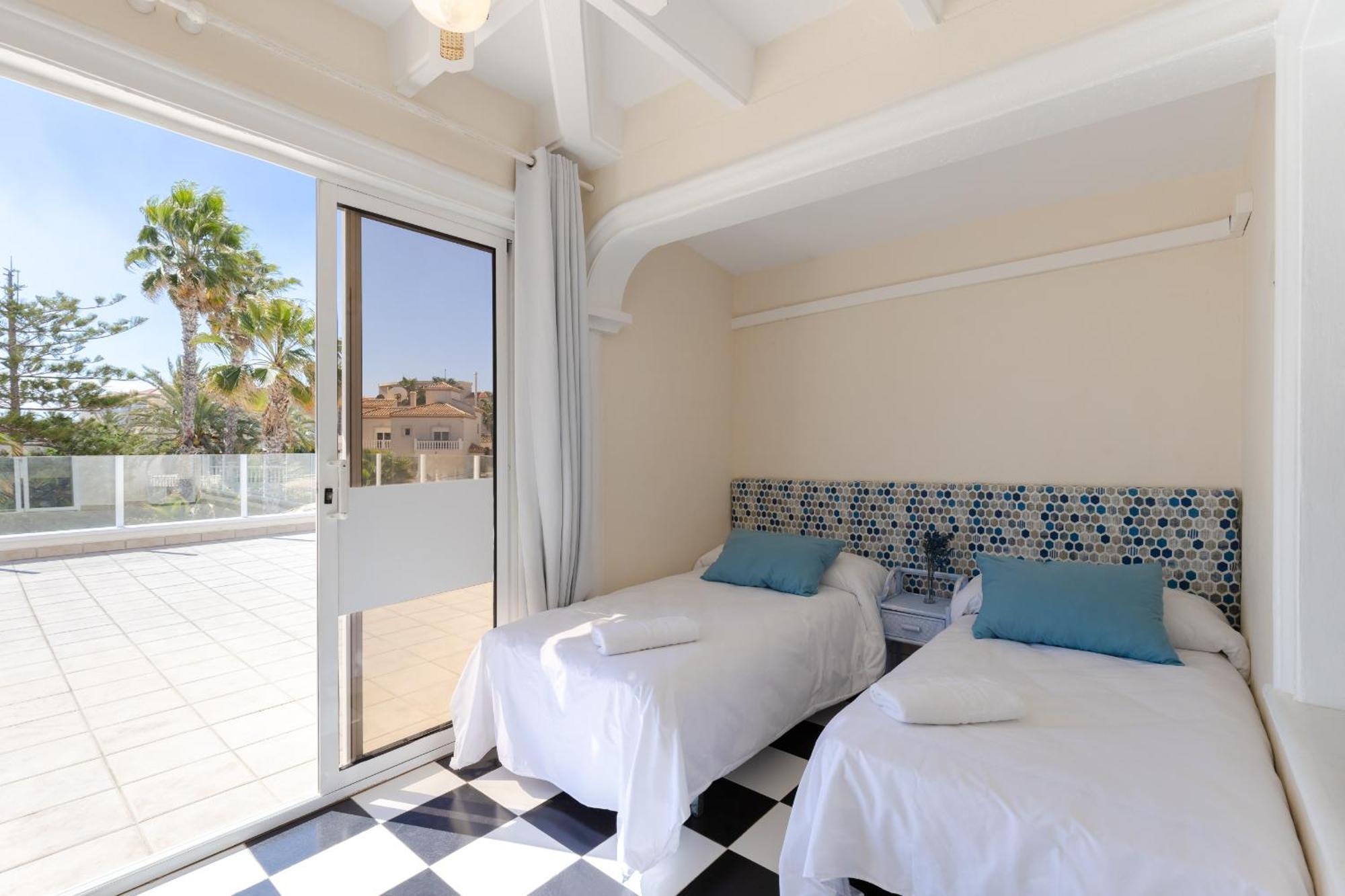Fidalsa Grand Mediterranean Beachfront Villa Playa Flamenca Eksteriør billede