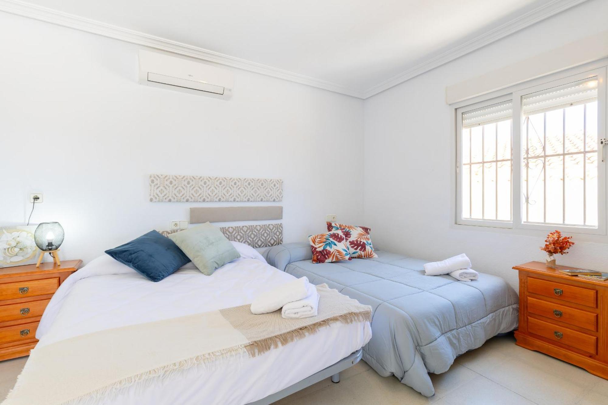 Fidalsa Grand Mediterranean Beachfront Villa Playa Flamenca Eksteriør billede